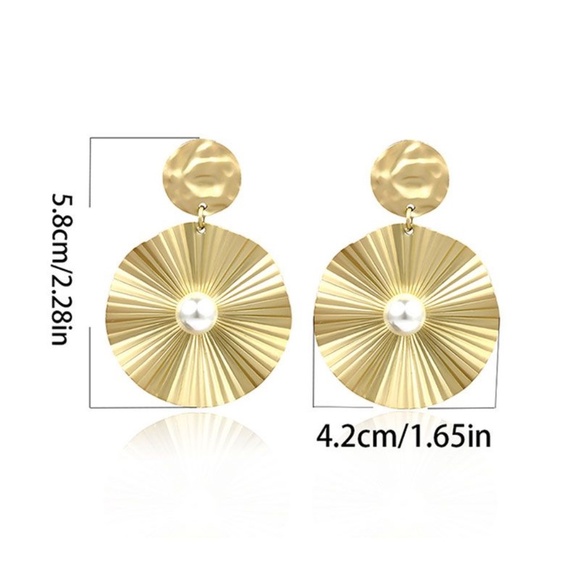 **HAISLEY* Pearl x Circle Creased Fashion Earrings - Picture 5 of 5